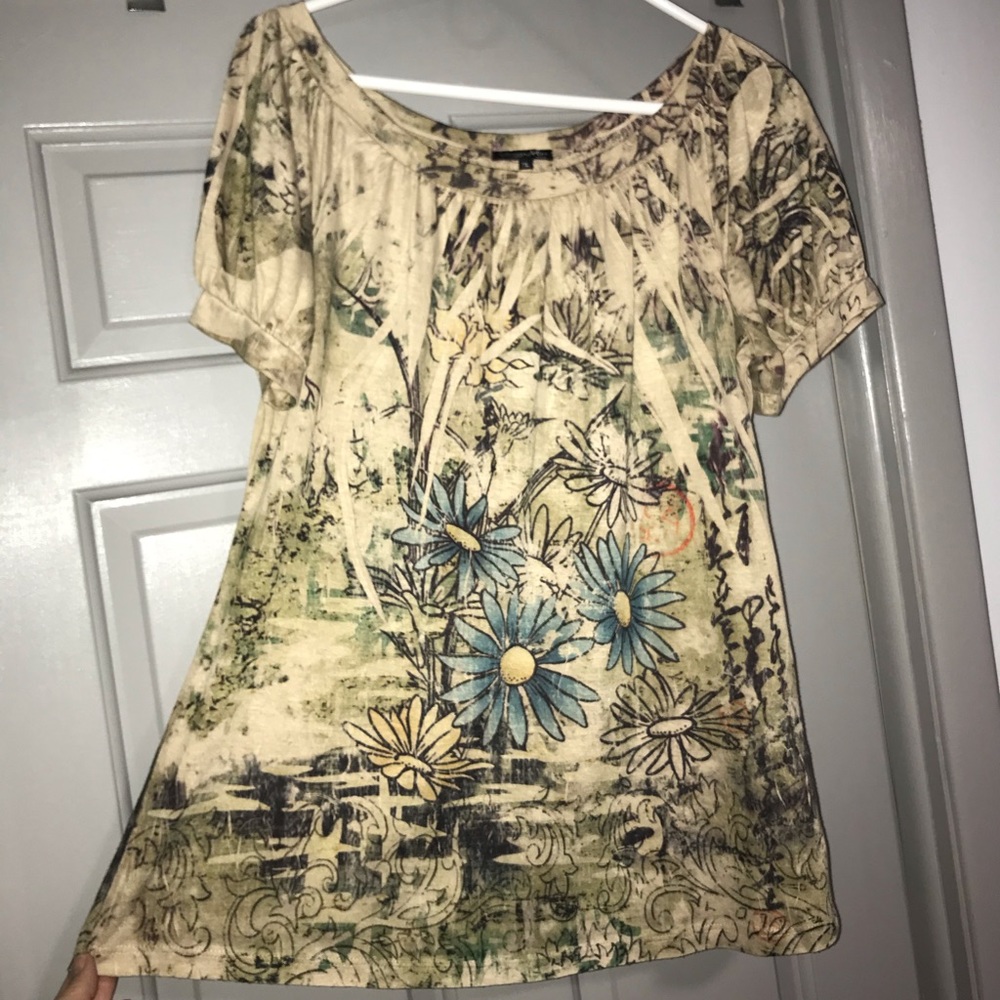 ✨CLEARANCE✨  Floral Top, cap sleeve
